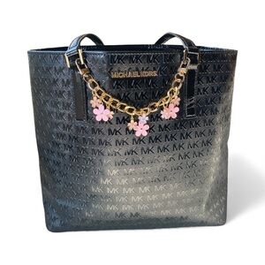 Michael Kors Jet Set Carryall
Black Tote Bag